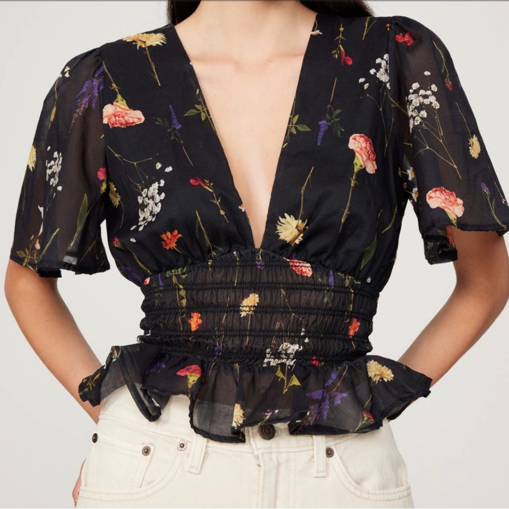 Lisa Says Gah Black Coral Top Short Sleeves V-Neck Size Lg  Preown in Good Cond